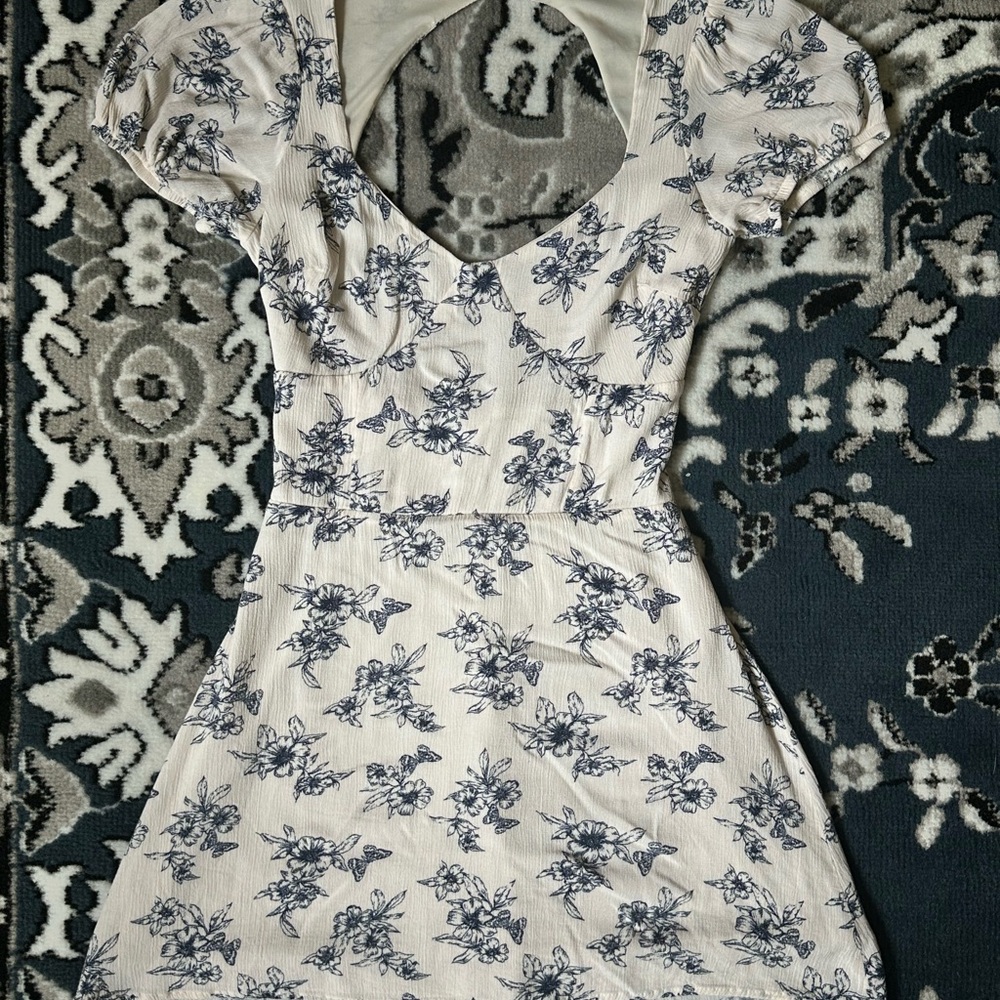 PacSun Blue and White Puff Sleeve Midi Dress